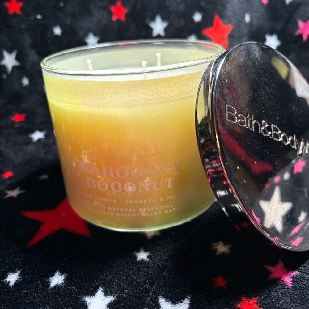Bath & Body Works Mahogany Coconut Candle - Yellow